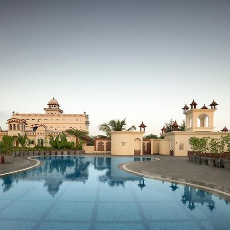 Uday Palace Navsari, A Member Of Radisson Individuals Esterno foto