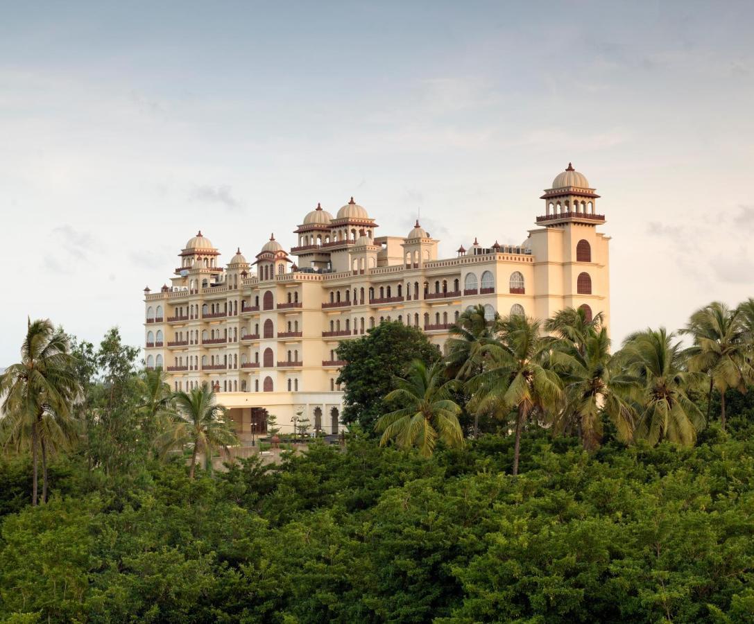 Uday Palace Navsari, A Member Of Radisson Individuals Esterno foto