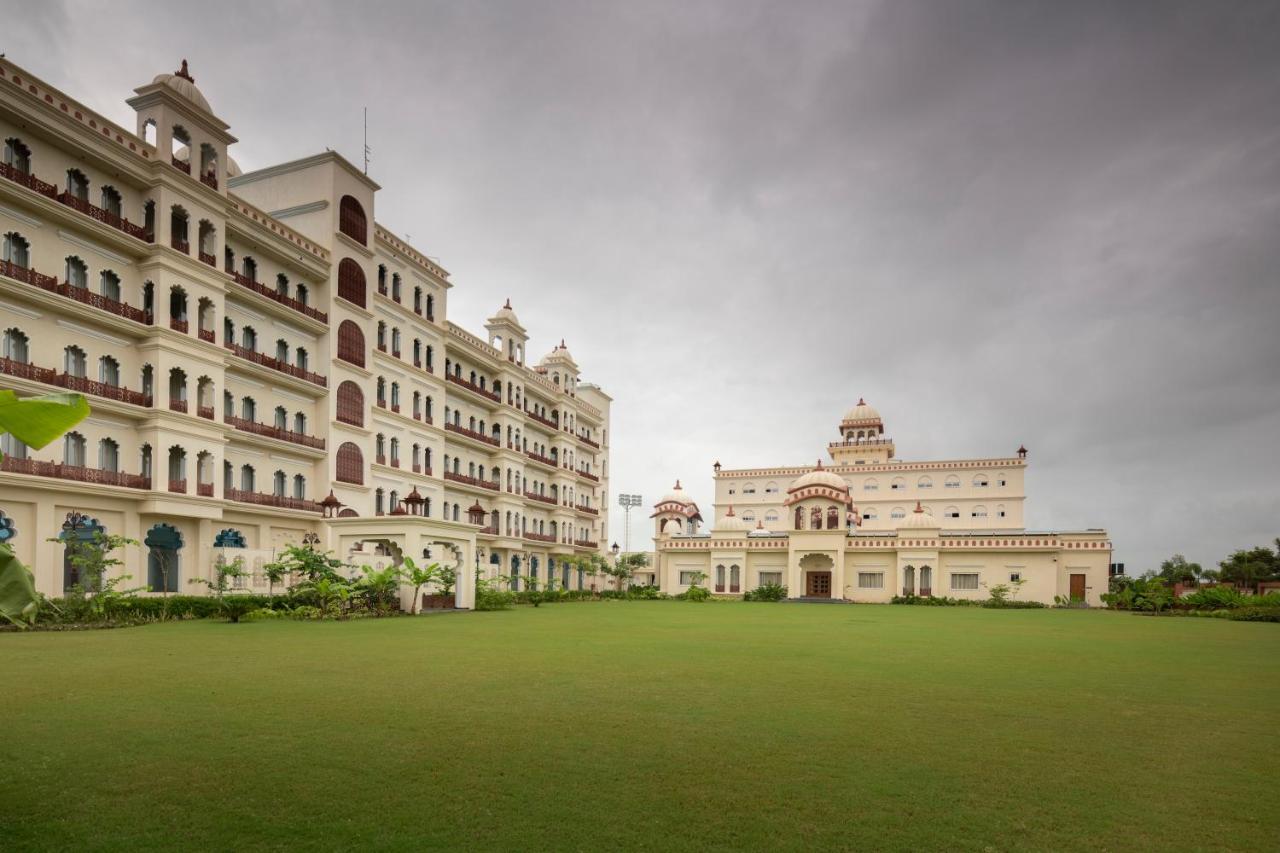Uday Palace Navsari, A Member Of Radisson Individuals Esterno foto