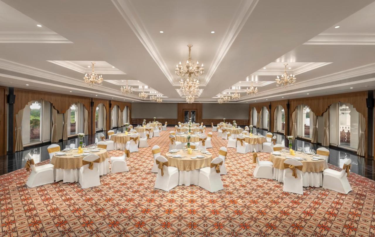 Uday Palace Navsari, A Member Of Radisson Individuals Esterno foto