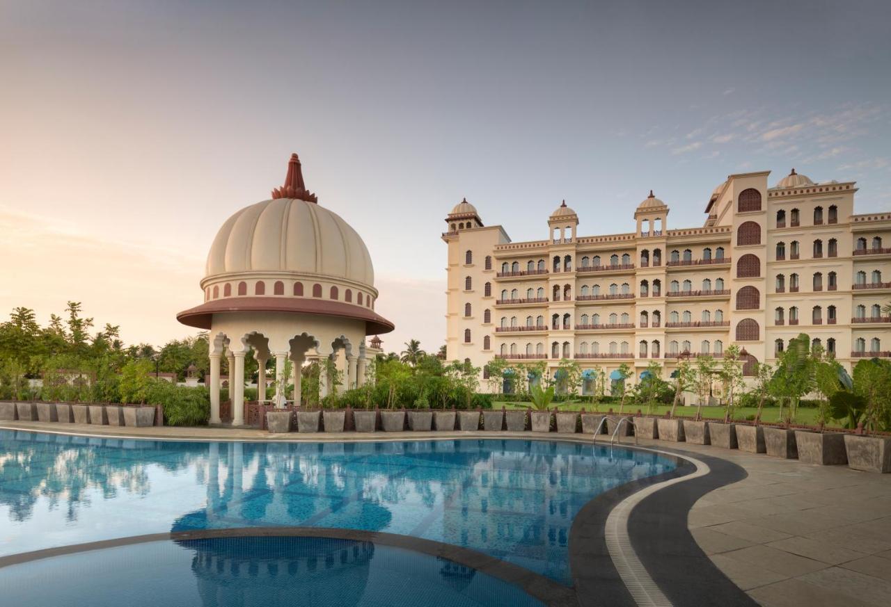 Uday Palace Navsari, A Member Of Radisson Individuals Esterno foto