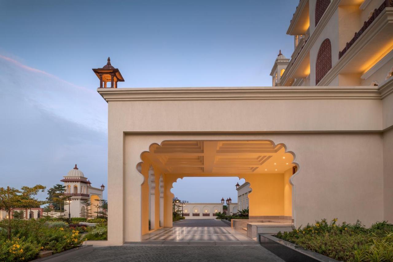 Uday Palace Navsari, A Member Of Radisson Individuals Esterno foto