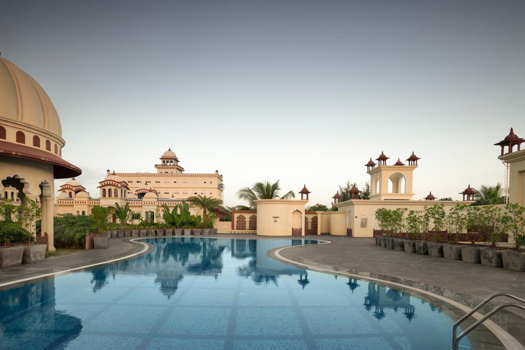 Uday Palace Navsari, A Member Of Radisson Individuals Esterno foto
